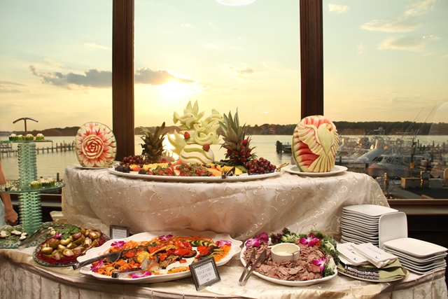The food shouldn't be the only thing your guests notice during cocktail hour