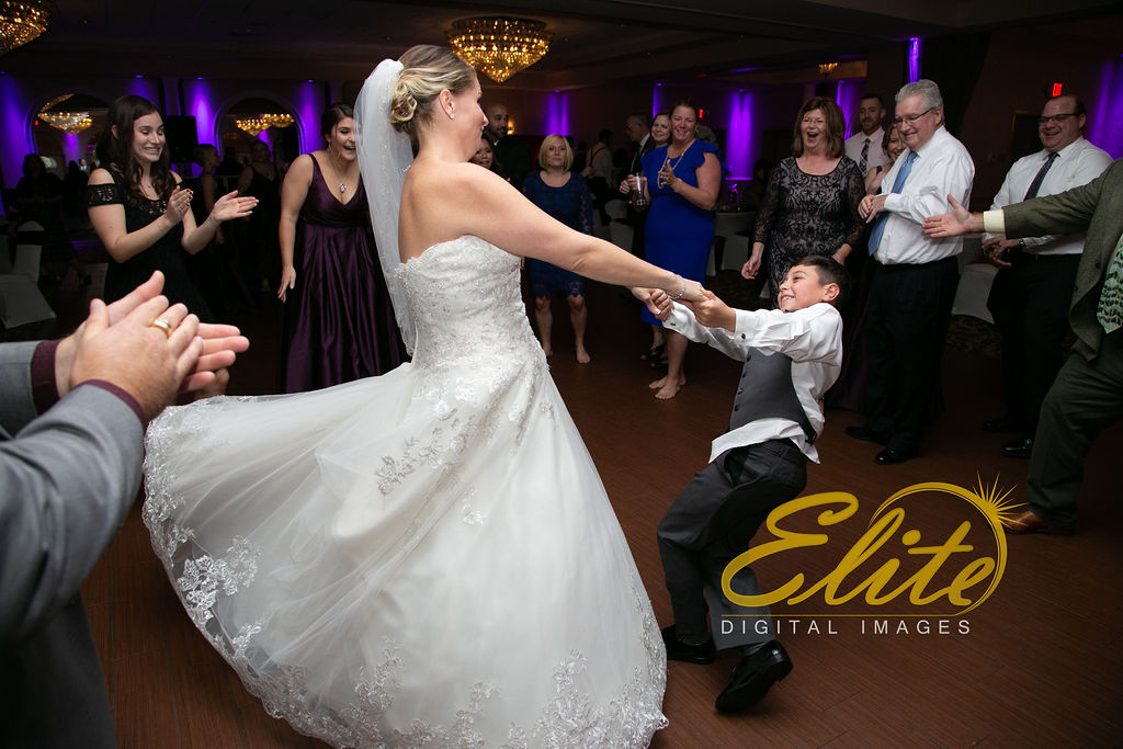 EliteEntertainment_NJWedding_EliteImages_RamadaTomsRiver_VersaillesBallroom_Colleen and Wayne 10.21 (3)